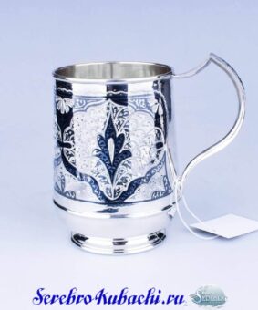 большая серебряная кружка