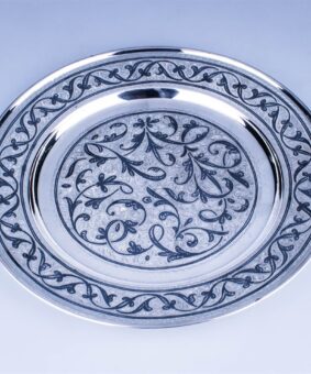 большая серебряная тарелка