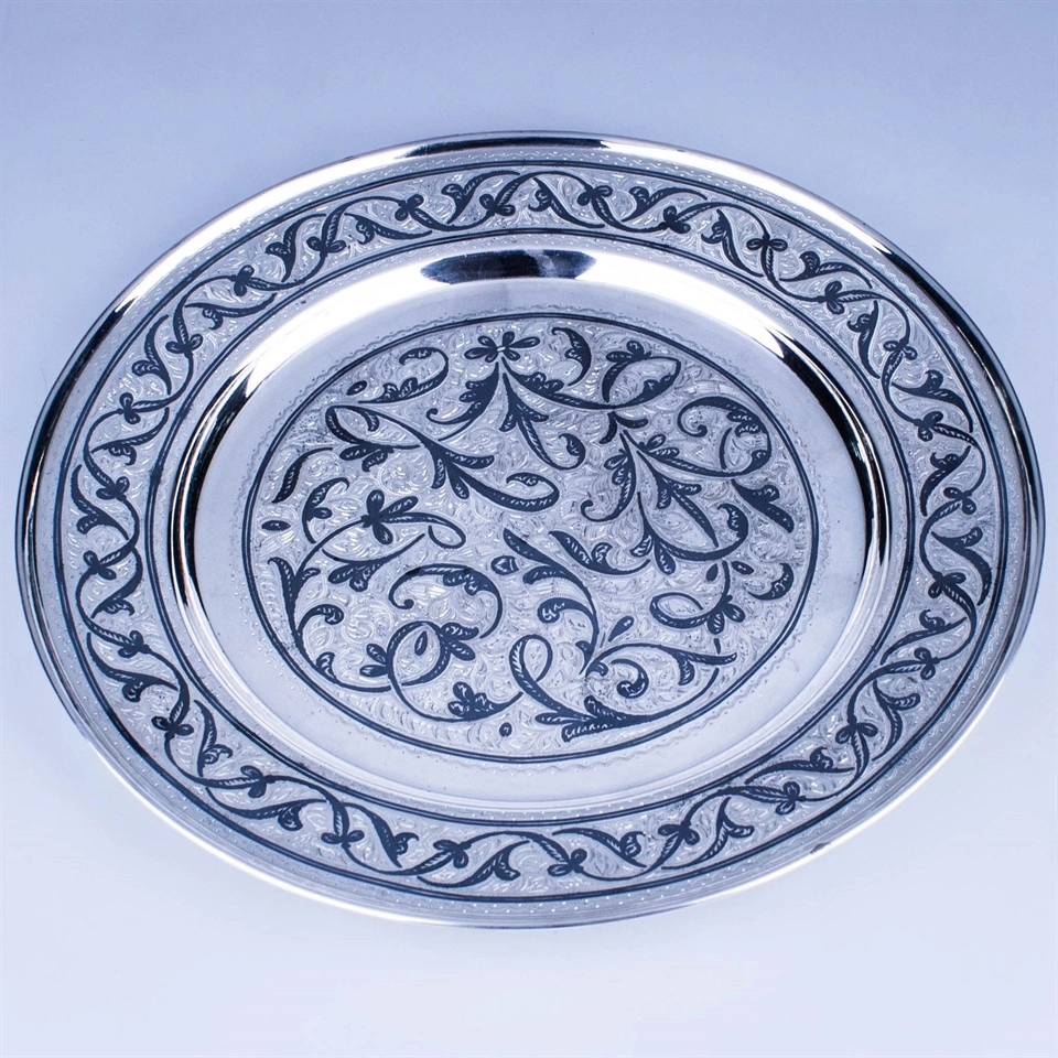 большая серебряная тарелка