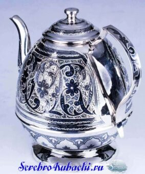 большой серебряный заварочный чайник