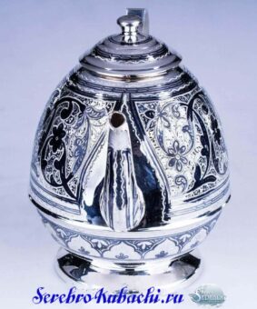 большой серебряный заварочный чайник