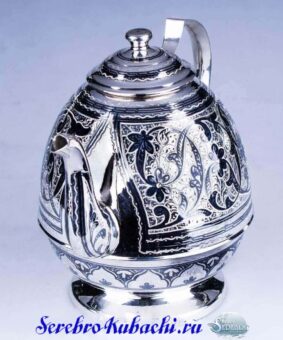 большой серебряный заварочный чайник