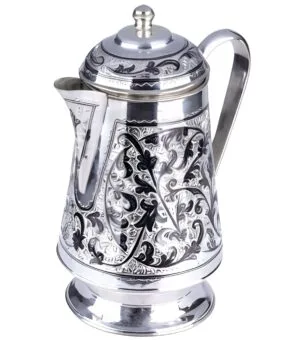 большой серебряный кофейник