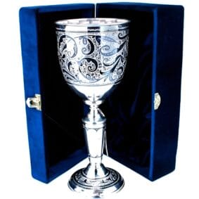 Большой серебряный кубок
