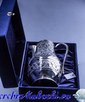 большой серебряный кувшин