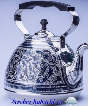 серебряный чайник для кипятка