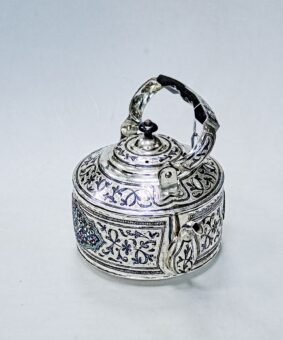 электрический серебряный чайник