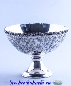 красивая серебряная ваза