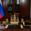 Эксклюзивный серебряный настольный набор "Кремлевский" 3 эксклюзивный письменный настольный набор