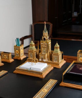 Эксклюзивный серебряный настольный набор "Кремлевский" 3