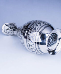 серебряный кувшин изящный