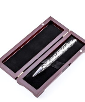 Канцелярская серебряная ручка