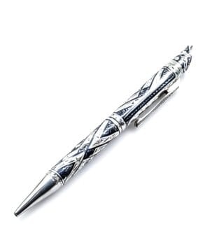 Красивая серебряная ручка