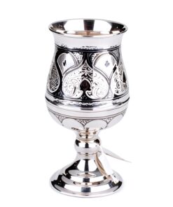 красивый серебряный бокал