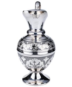 красивый серебряный кувшин