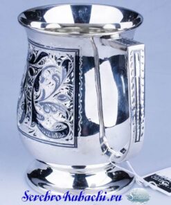 большая серебряная кружка