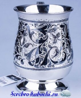 большая серебряная кружка