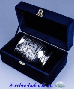 большая серебряная кружка