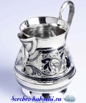 серебряный молочник