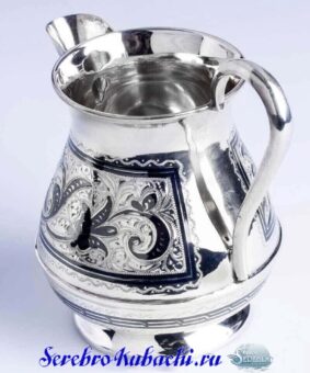 серебряный молочник