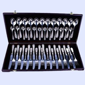 набор серебряных приборов на 12 персон