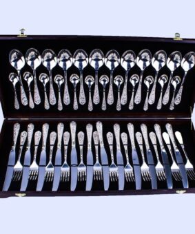 набор серебряных приборов на 12 персон