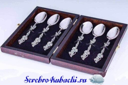 Набор серебряных ложек