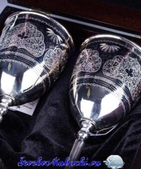 набор серебряных бокалов