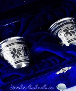 набор серебряных стопочек