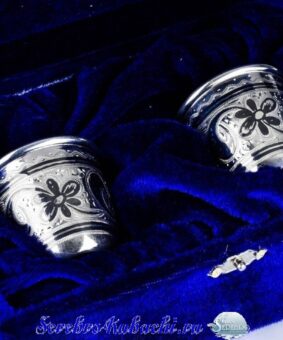 набор серебряных стопочек