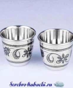 набор серебряных стопочек