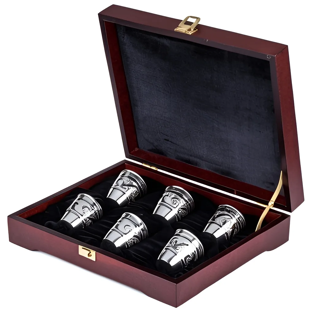 набор серебряных стопок