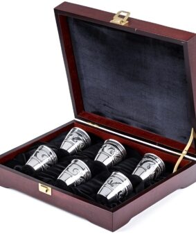 набор серебряных стопок