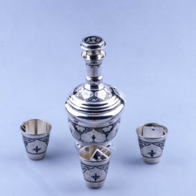 серебряный штоф со стопками