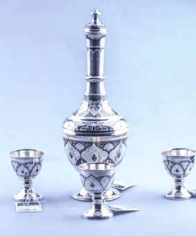 серебряный графин с рюмками