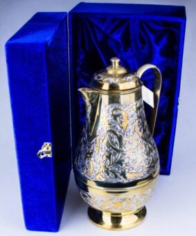 позолоченный серебряный кувшин в футляре