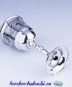 большая серебряная рюмка