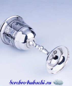 большая серебряная рюмка