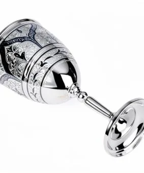 серебряный кубок под вино