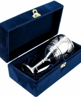 серебряный кубок под вино