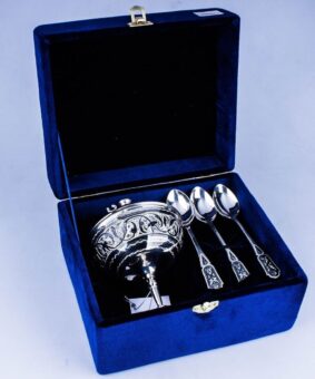 серебряная икорница с ложками