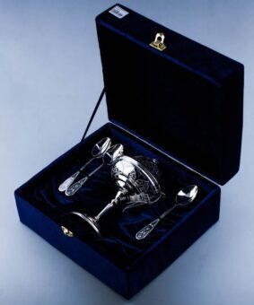 серебряная икорница с ложками