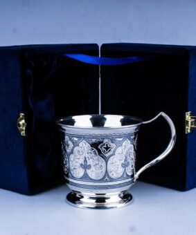 серебряная кружка с футляром