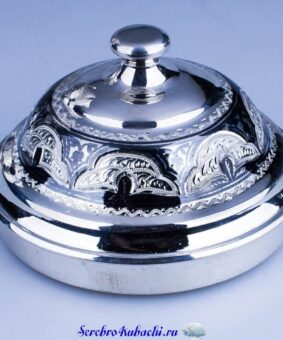 серебряная крышка на кувшин