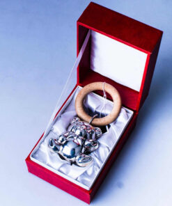 серебряная погремушка в футляре