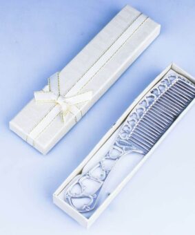 серебряная расческа в футляре