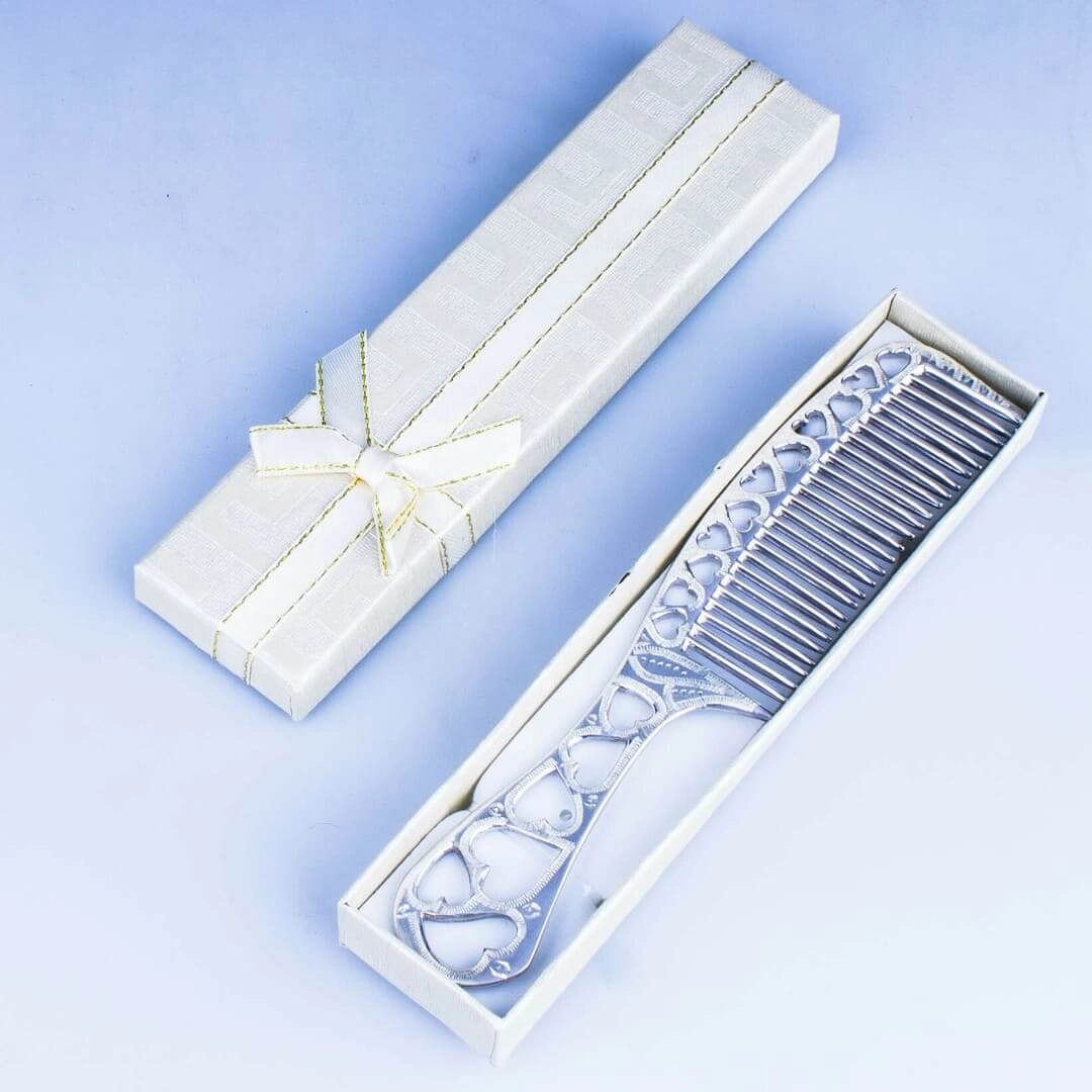 серебряная расческа в футляре