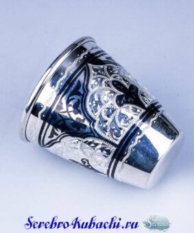 Серебряный штоф со стопками 19 кубачинская серебряная стопка