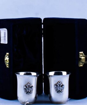 набор серебряных стопок герб