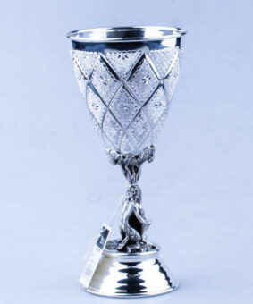 серебряный бокал